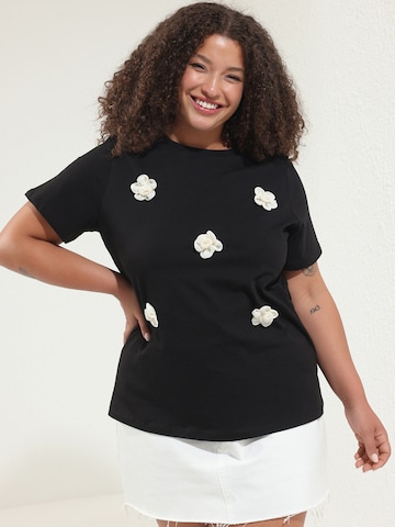 T-shirt Trendyol Curve en noir