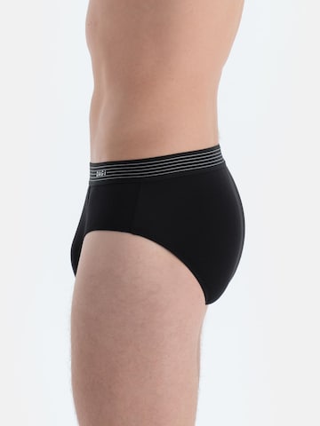 Slip de la Dagi pe negru