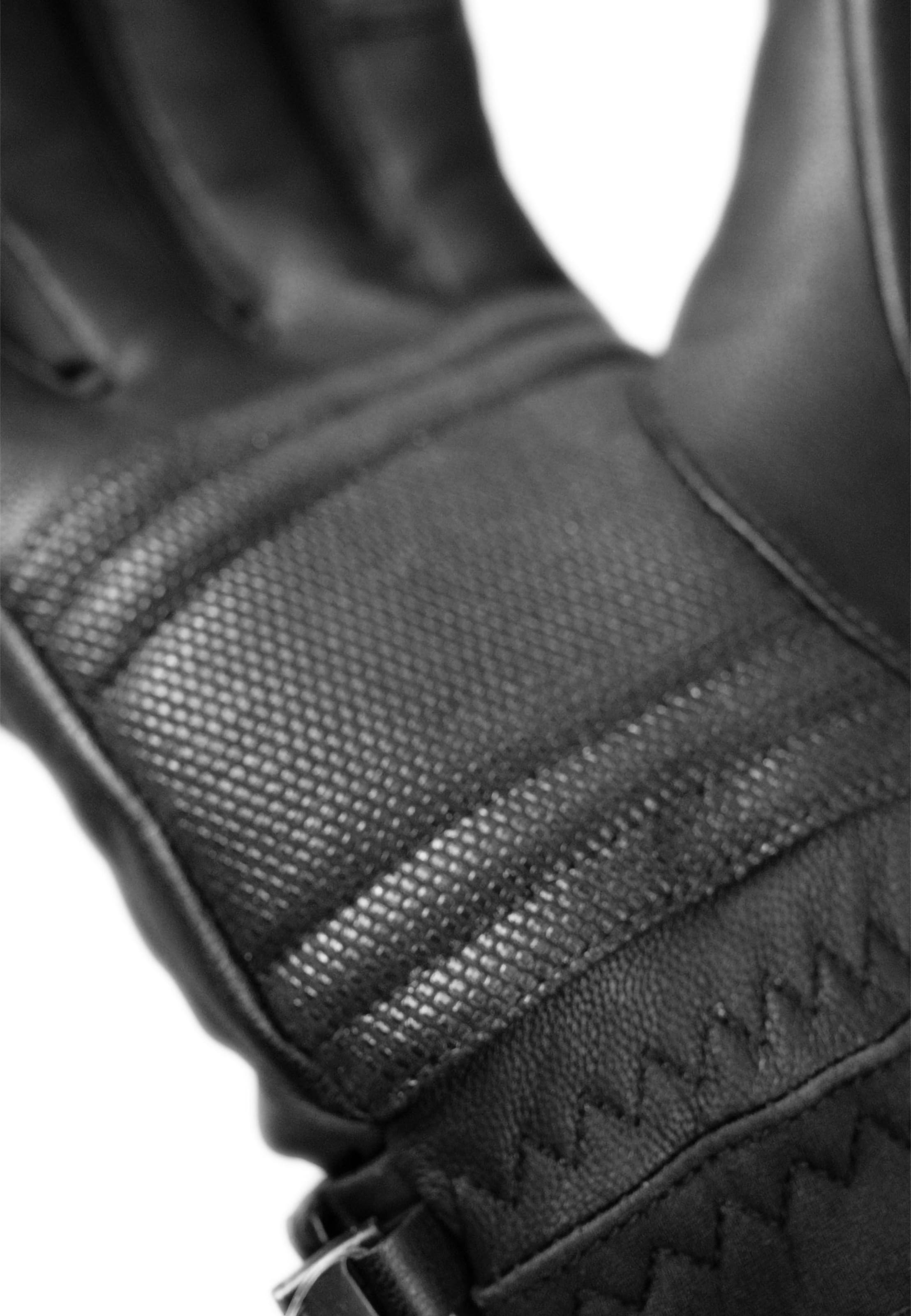 REUSCH Sporthandschoenen 'Neville' in Zwart