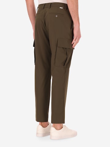 Distretto12 Tapered Cargobroek 'Rio' in Groen