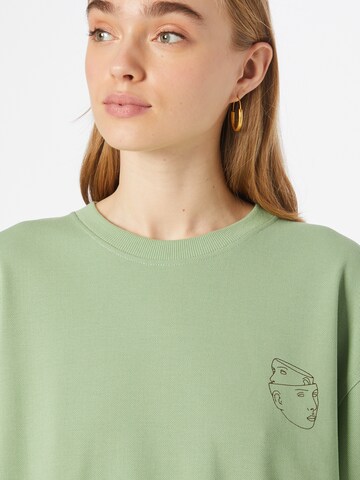 ABOUT YOU Limited Sweatshirt 'Jim'  by Jannik Stutzenberger' in Groen