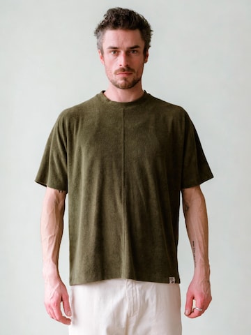 Seek 'n Hide Shirt 'Oversized Towel Tee' in Green: front