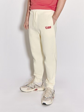 FCBM Tapered Broek 'Hans' in Beige: voorkant