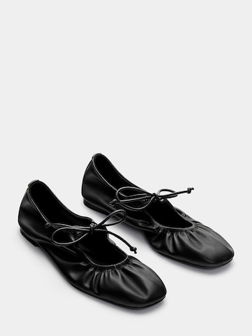 Pull&Bear Strap ballerina in Black