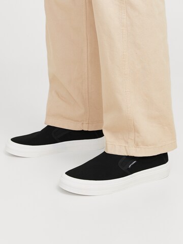 JACK & JONES Slip on -tennarit 'JFWBayswater' värissä harmaa