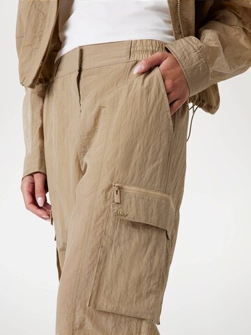 GUESS Loose fit Cargo Pants in Brown