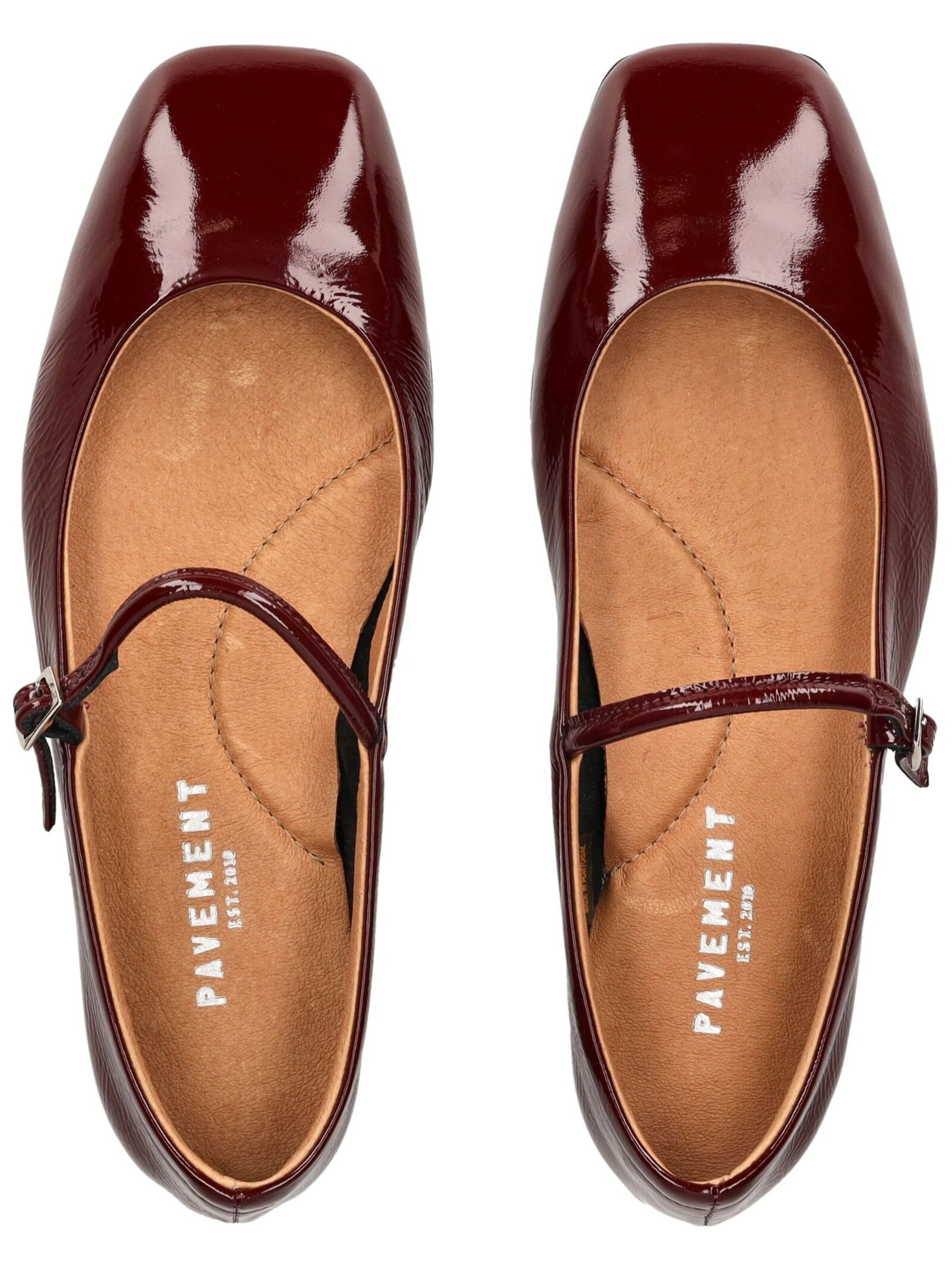 PAVEMENT Ballet Flats with Strap in Red