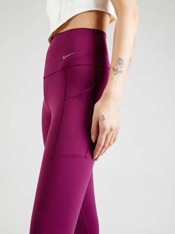 NIKESkinny Sportske hlače 'UNIVERSA' - crvena boja