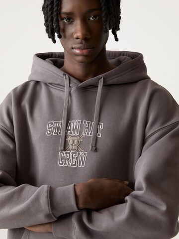 Sweat-shirt 'ONE PIECE LUFFY' Pull&Bear en gris