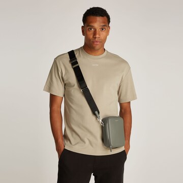 Calvin Klein Crossbody Bag in Green: front