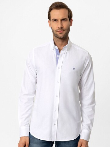Coupe regular Chemise Dandalo en blanc : devant