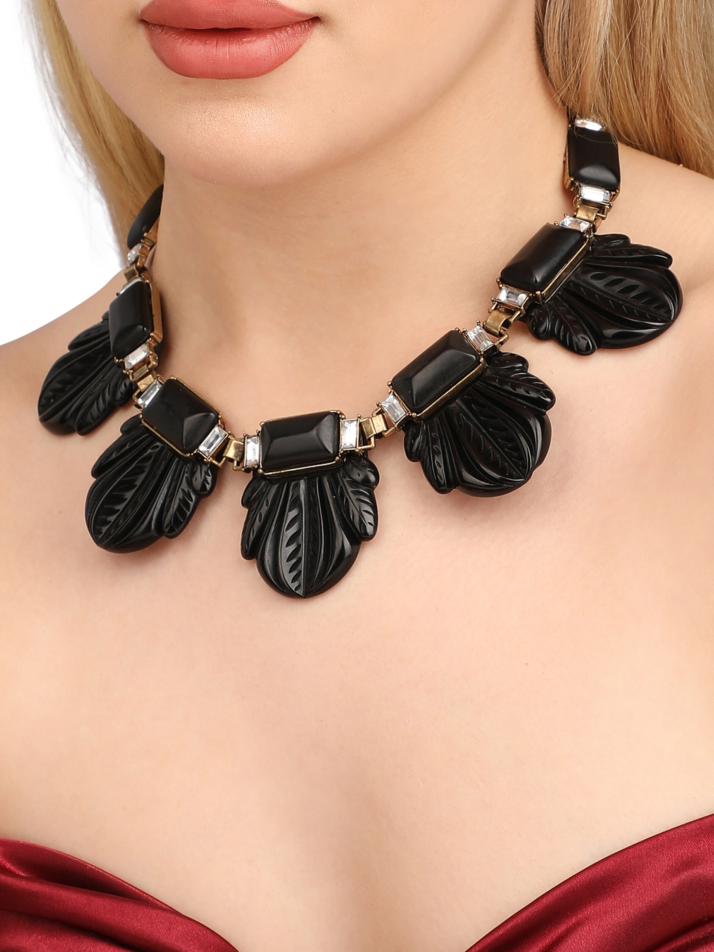 SOHI Ketting in Zwart: voorkant