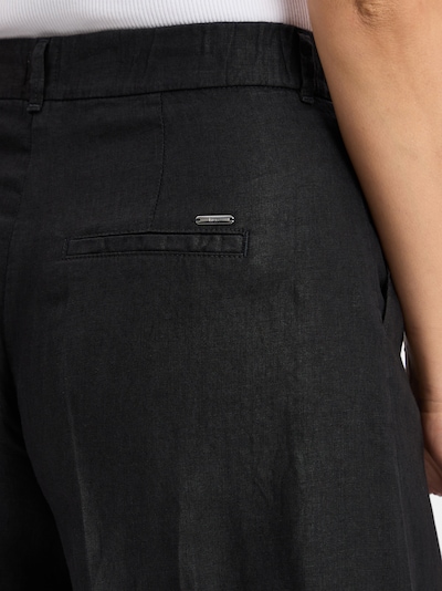 BRAX Pantalon à plis en noir, Vue avec produit