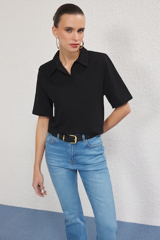 Trendyol - Camiseta en negro: frente