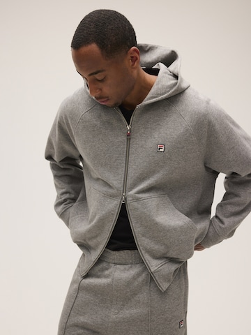 FILA - Sudadera con cremallera 'BORNO oversized raglan 2-way zip hoodie' en gris: frente