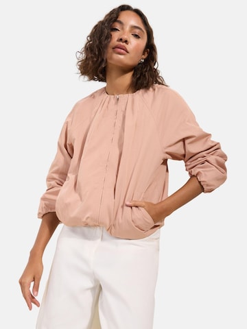 Friends Like These Jacke in Pink: Vorderseite