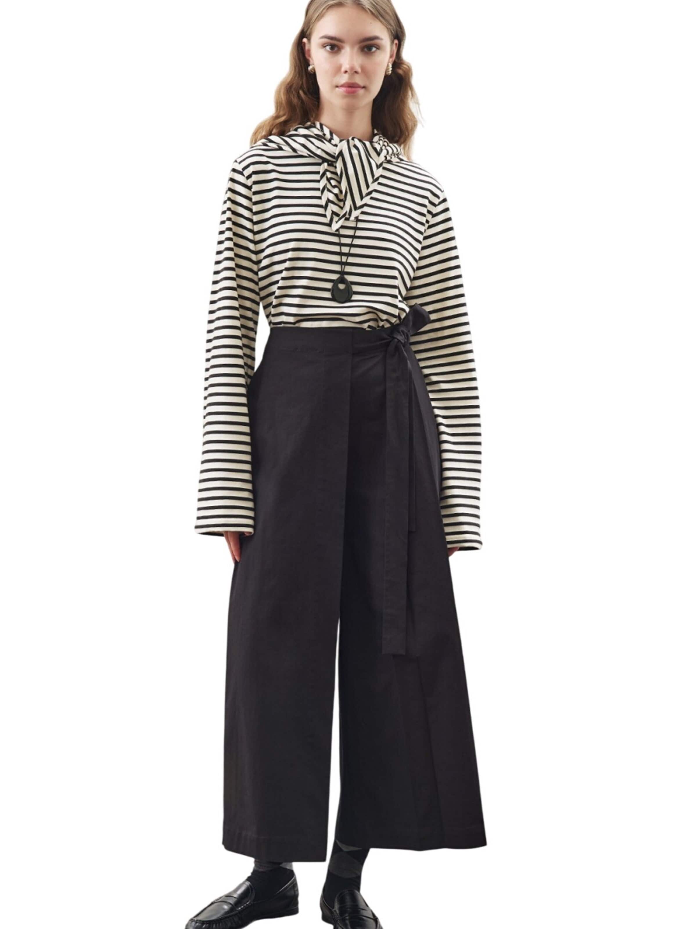 MANUKA Regular Trousers in Black