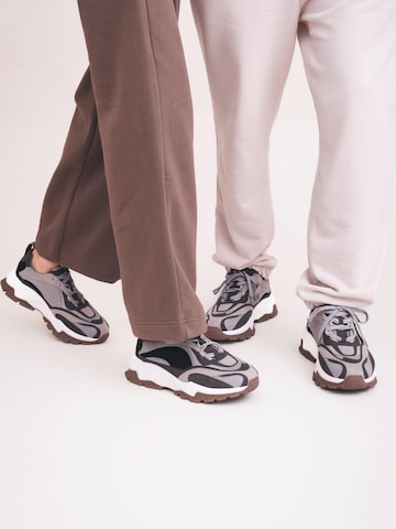 nae Vegan Shoes Sneakersy niskie 'Hanoi' w kolorze szary