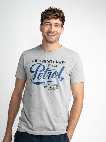 T-Shirt 'Classic' Petrol Industries en gris : devant