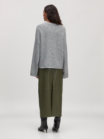 EDITED Pullover 'Noorie' i grå