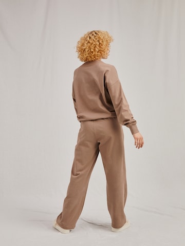 Sweat-shirt 'Rosie' A LOT LESS en beige