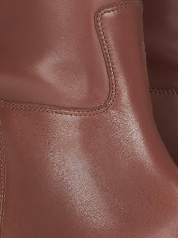 Boots '094-001' di Estro in marrone