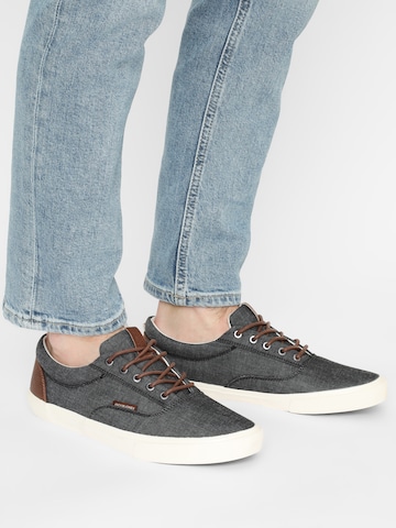 JACK & JONES Sneakers in Grey: front
