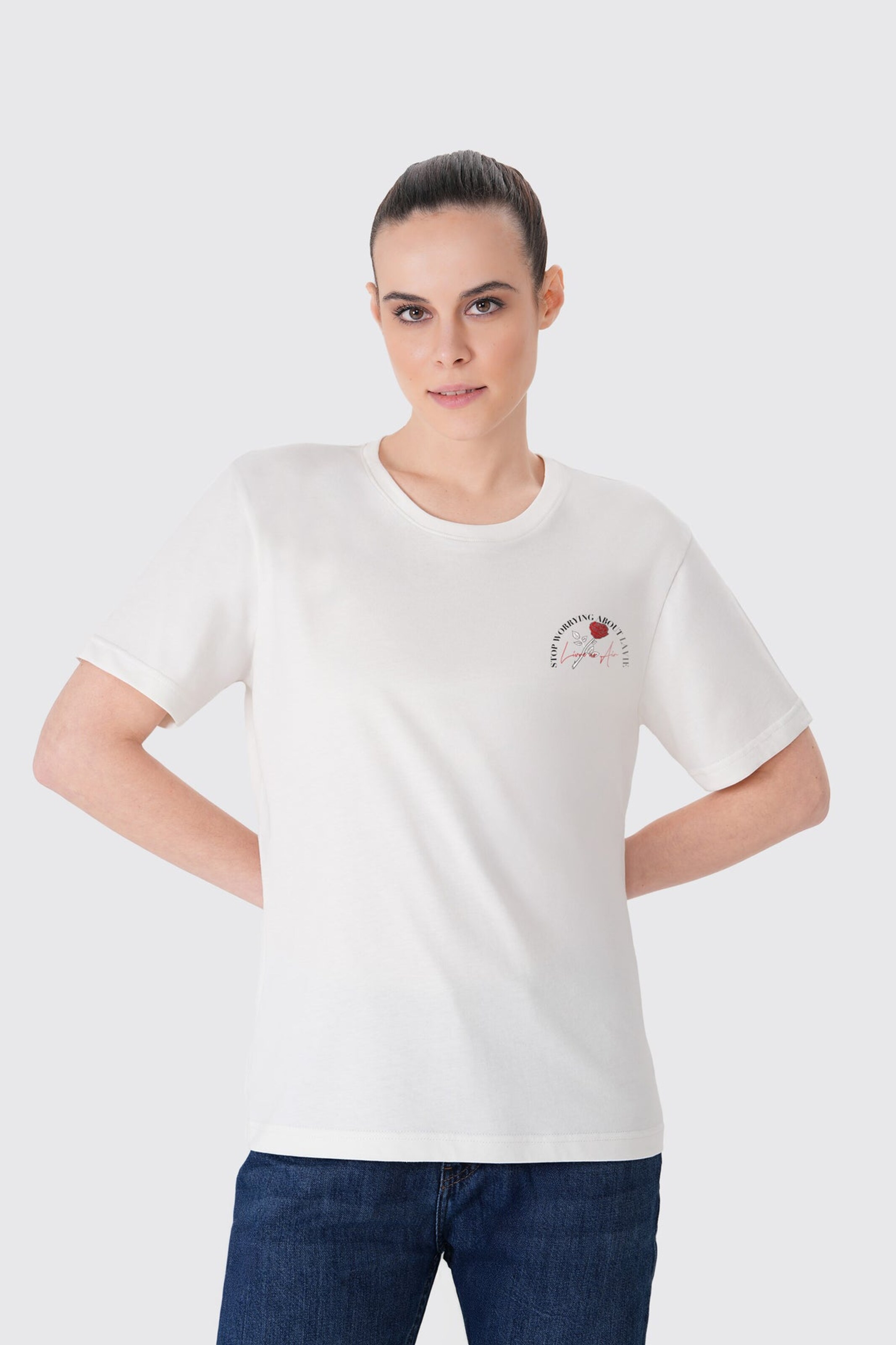 UNIQVIBE Shirt in White: front