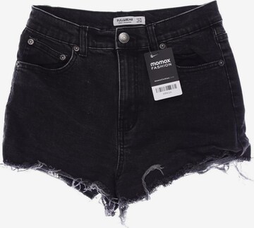 Pull&Bear Shorts in M in Black: front