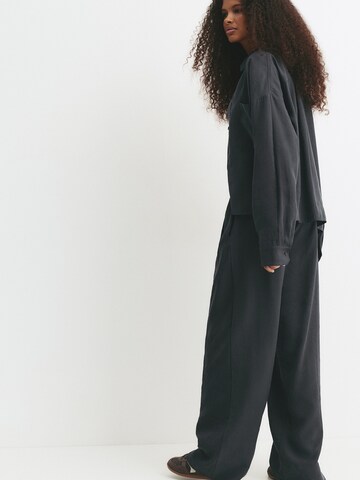 Pull&Bear Wide Leg Housut värissä harmaa