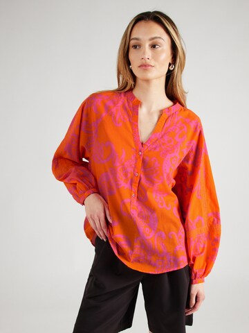 Emily Van Den Bergh Blouse in Oranje: voorkant