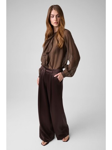 GUESS - Pierna ancha Pantalón plisado 'Flora' en marrón