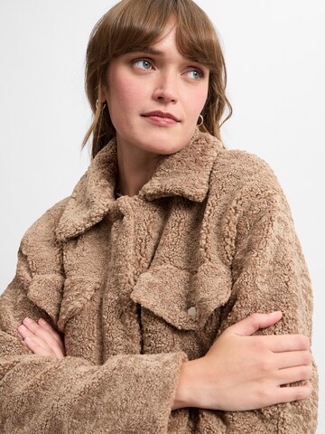 Marie Lund Tussenjas in Bruin