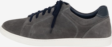 MO Sneakers in Grey: front