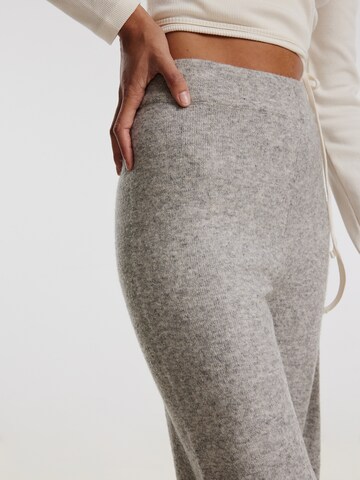 Bootcut Pantalon 'SEDA' EDITED en gris
