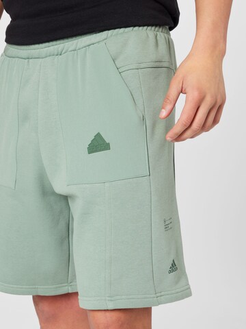 Regular Pantalon de sport 'City Escape' ADIDAS SPORTSWEAR en vert