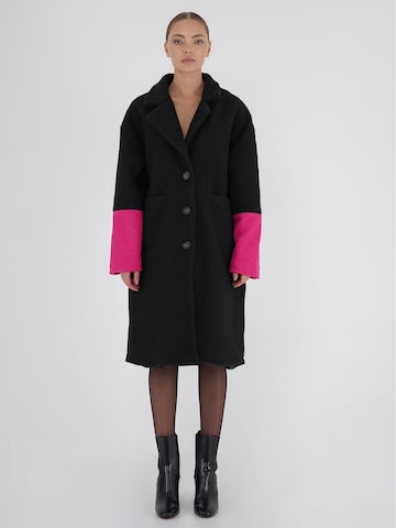 FRESHLIONS Between-Seasons Coat in Black