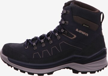 LOWA Boots in Blau