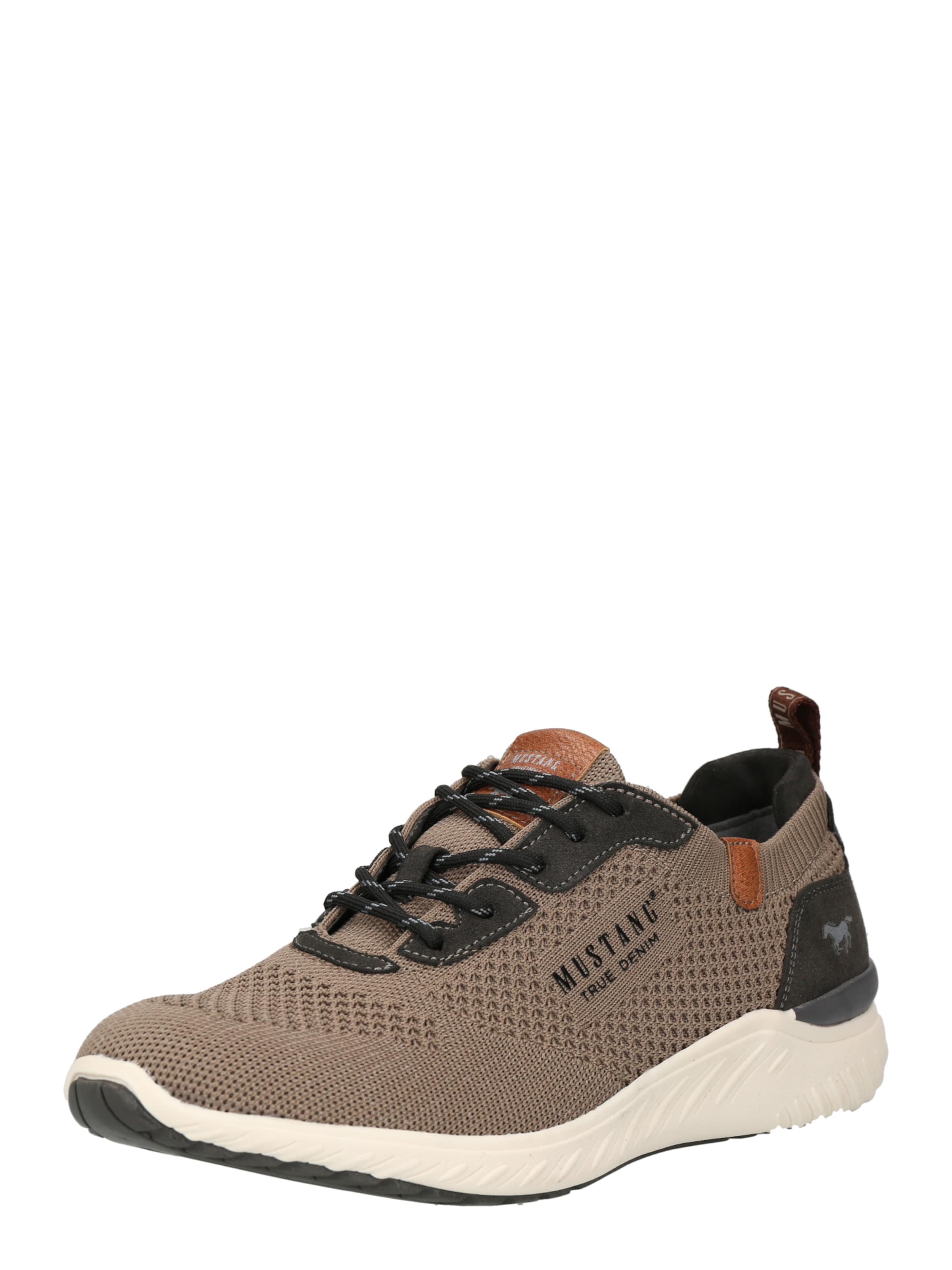 Baskets basses MUSTANG en marron : devant