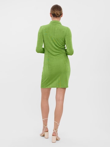 VERO MODA Платье-рубашка 'SLINKY' в Зеленый