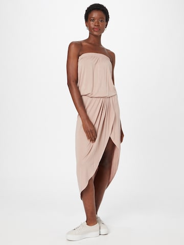 Robe Urban Classics en rose : devant