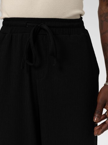 Loosefit Pantaloni 'Golden Alexander' di VAMOS CLO in nero