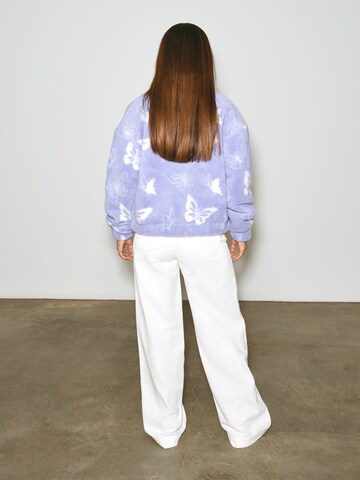 purpurinė florence by mills exclusive for ABOUT YOU Flisinis džemperis 'Lazy River'