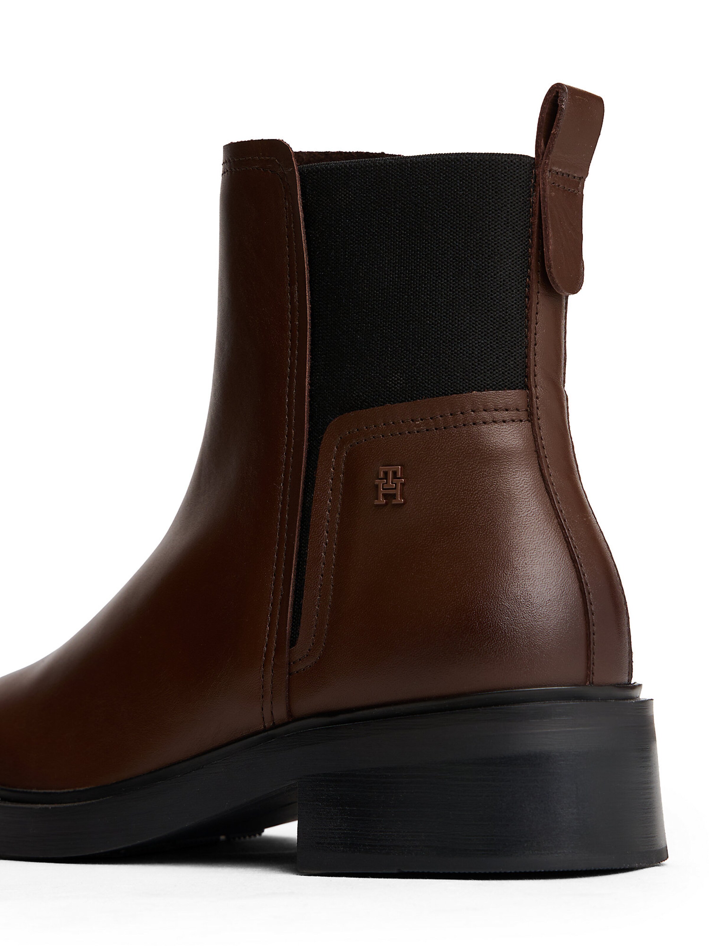 TOMMY HILFIGER Chelsea Boots in Braun