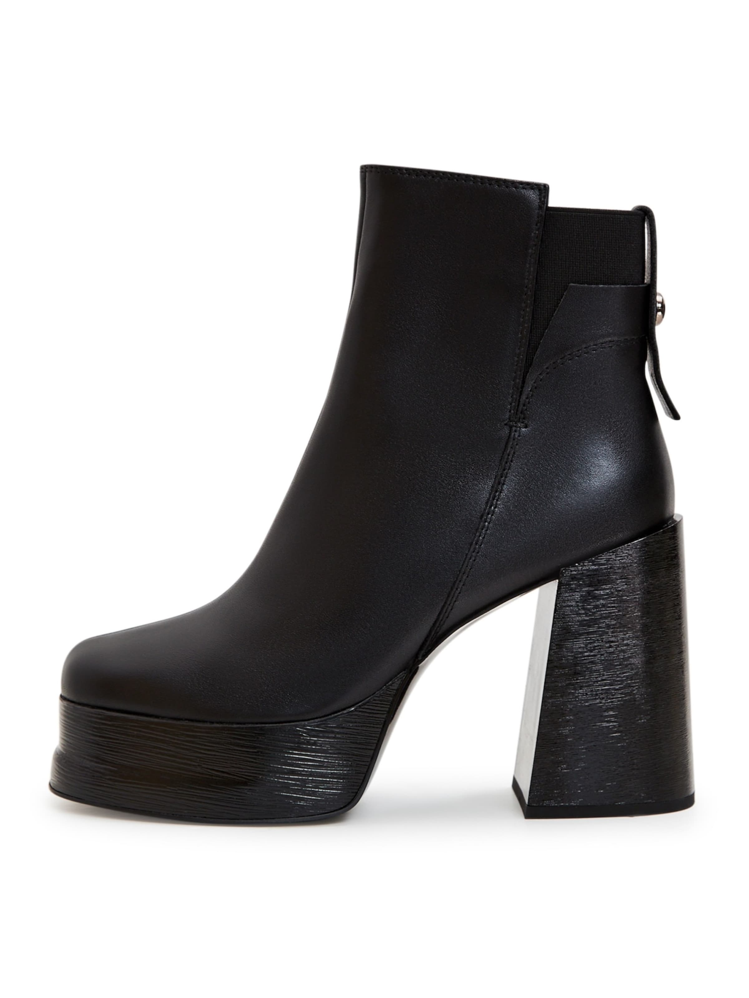 CESARE GASPARI Stiefelette in Schwarz: Vorderseite