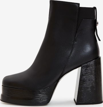 CESARE GASPARI Ankle Boots in Black: front