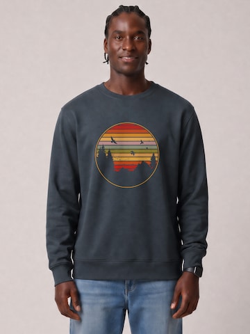Watapparel Sweatshirt 'Sunset Berge & Tannen' in Grijs: voorkant