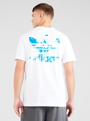 ADIDAS ORIGINALS T-Shirt 'Graphics Cloudy Trefoil' in Weiß
