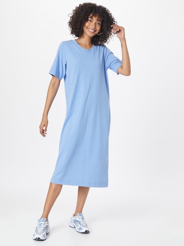 Robe 'Payton' NORR en bleu : devant