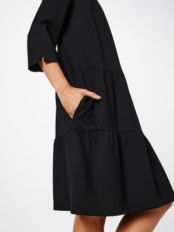 Rochie de la Marc Cain pe negru